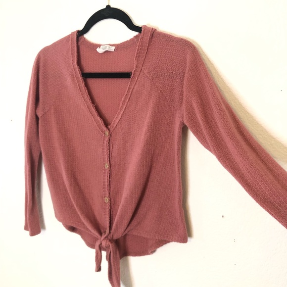 5 FOR $25 ⭐️ Front Tie Cropped Knit Top - Picture 3 of 4